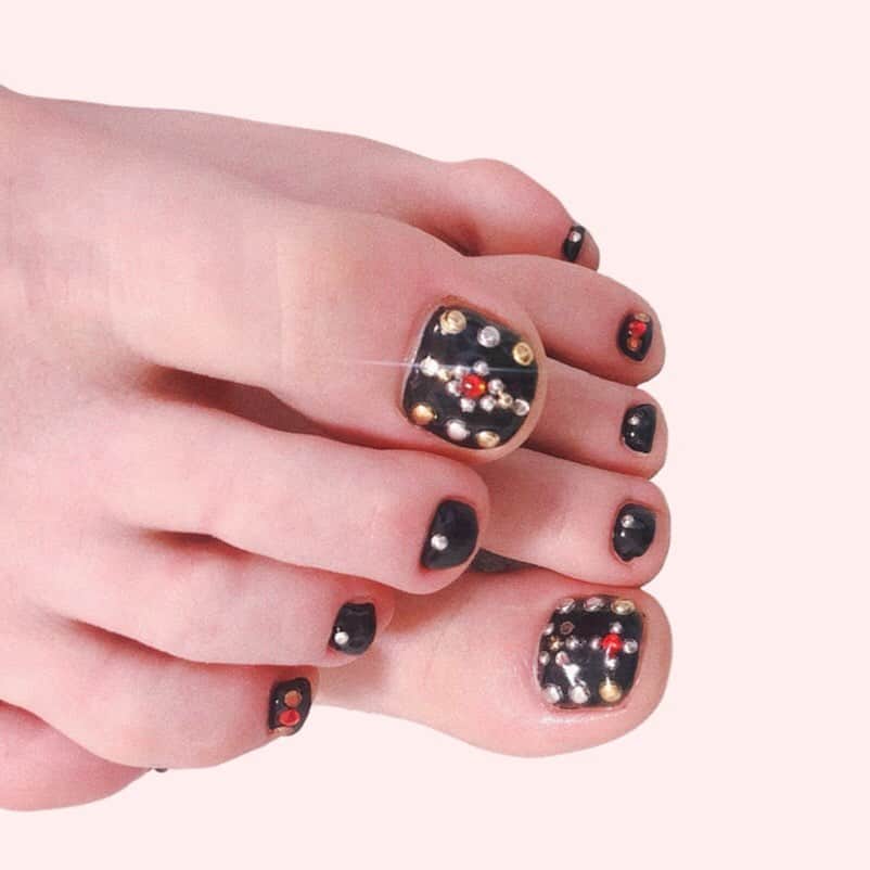 安田レイさんのインスタグラム写真 - (安田レイInstagram)「New nails by @yukamizz 🖤 * Design inspired by @isabelmarant 💋 * 欲しいバッグをそのままネイルのデザインにして、満たされよう作戦でございます（笑） * うぅーかわいい🥺 * Yukaさんのネイルってね、世界一トキメクよ。」6月15日 22時25分 - yasudarei