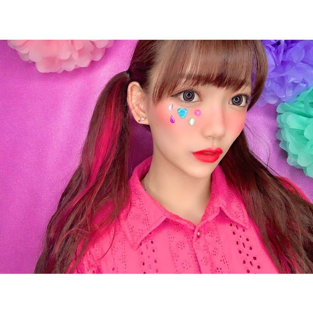 のインスタグラム：「部屋がピンクになったので💗💗💗 #idol #f4l #pink」