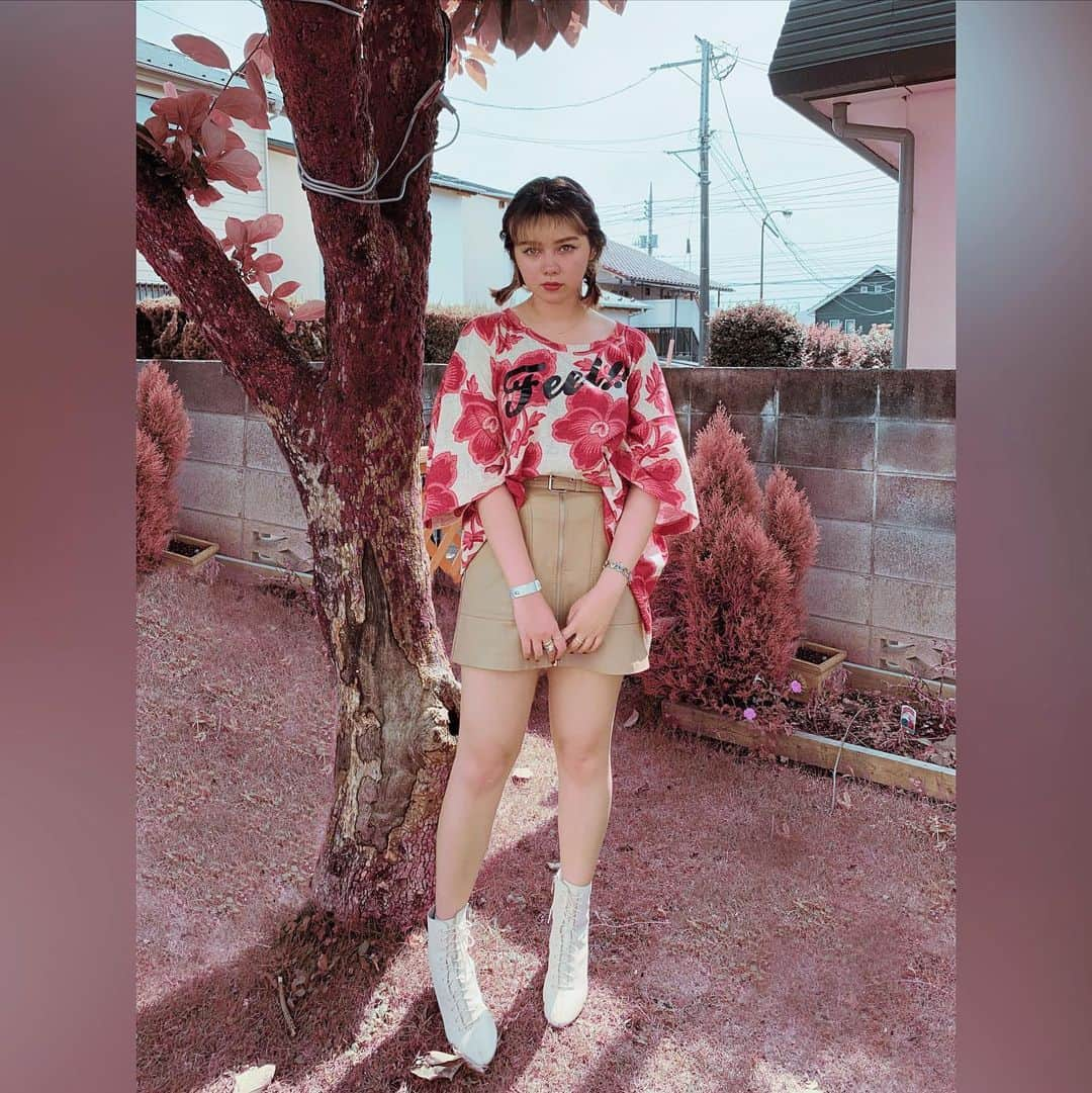 メロディー・チューバックさんのインスタグラム写真 - (メロディー・チューバックInstagram)「new summery vibe on me🌺 ・ ・ ・ #ヴィヴィアンウエストウッド  #viviennewestwood  #オーバーサイズTシャツ #大きめでミニボトムとバランスい #おはでちゃんは他アイテムのカラーを抑えて揃えるのです #はいっ #めろでぃねーと」6月15日 22時34分 - melodychubak