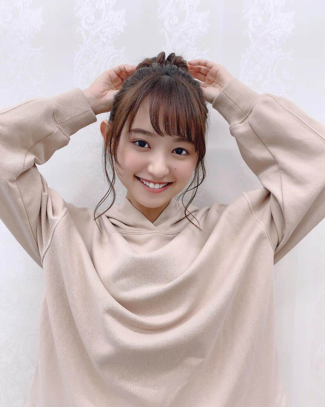 立花玲奈のインスタグラム：「. . 22歳になりました！ たくさんメッセージありがとう🥺DMも見てます！嬉しいです。  今年の3月に短大を卒業したので、今まで以上にお仕事に集中して日々成長したいと思ってます☺︎ これからもよろしくお願いします🤝 . . . #0615 #誕生日#おうち時間 #ファッション #コーデ #メイク #作品撮り #髪型 #ヘアスタイル #ヘアアレンジ #ゆるふわパーマ #美容院 #前髪 #ロングヘア #カラー #カット #salon #haircolor #hairstyle #fashion #ootd #今日のメイク #立花玲奈 #avex #옷스타그램 #오오티디 #데일리록 #코디 #팔로우 #셀피」