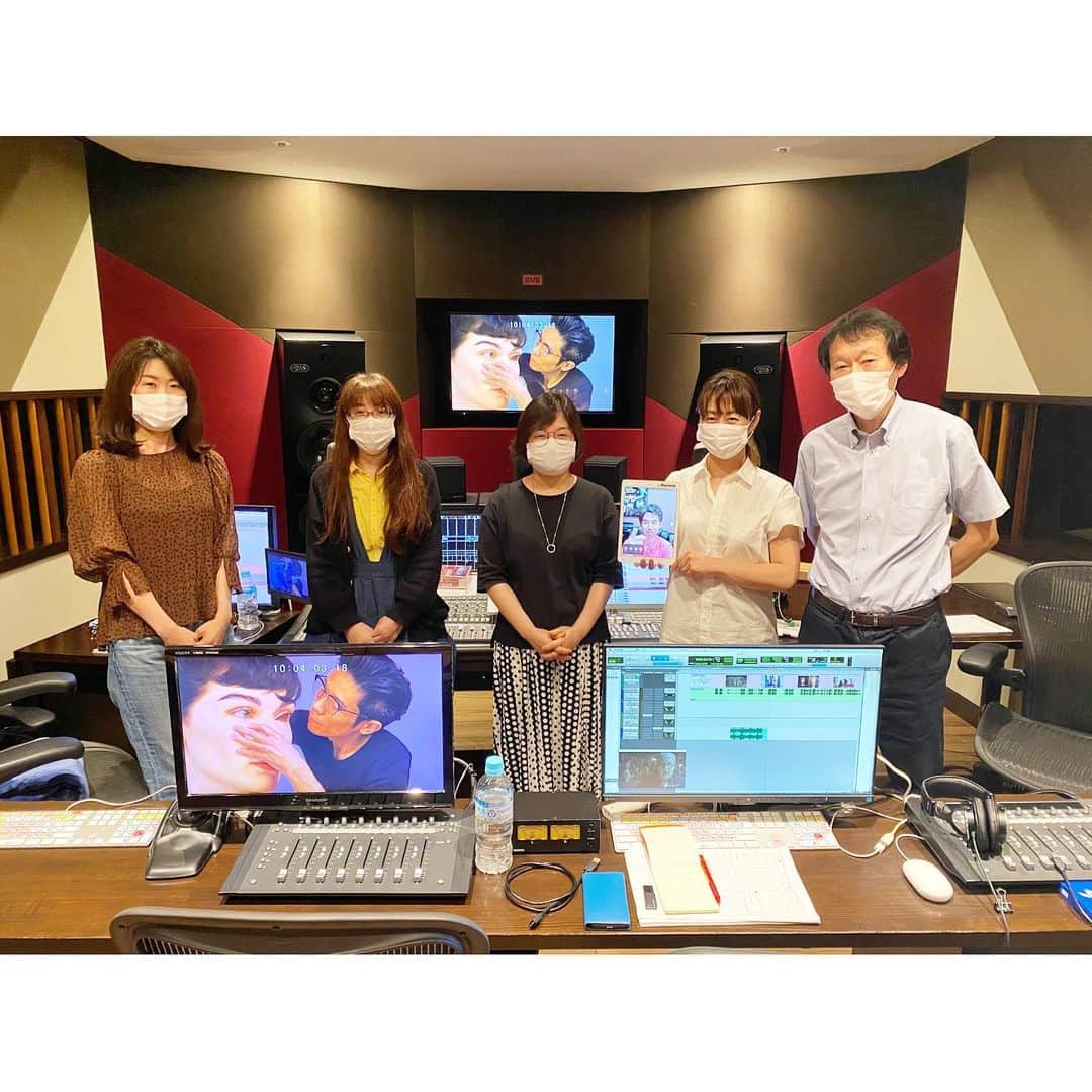 のインスタグラム：「* ふたたび放送、今度は8K（！）のお知らせです😊 「顔に魅せられた男 カズ・ヒロ 超絶技巧の世界」  1回目に放送した3月の収録の時からは随分状況が変わり、ディレクターの 福原さん　@kenshi29 はLAからのリモートキュー出し。  でも、1カット1カットに込められた「間」や「表情」のディレクションは、不思議と遠くからでもちゃんと届きました😊とてもいい空気感で、映像も音楽も素晴らしく、今回もとっても楽しかった！  BS8Kです📺 6月20日土曜  午後8時00分～ 午後9時00分  BS4Kも！ 6月21日日曜  午後11時15分～ 午前0時15分  8Kが見られる方、是非ご覧ください。我が家は、8Kテレビじゃない😭ですが、3月の放送を4Kで見たときも素晴らしかったから、8Kの世界で見たらどんな感じなんだろう。。 #顔に魅せられた男 #カズヒロさん💄🎨 #BS8K」