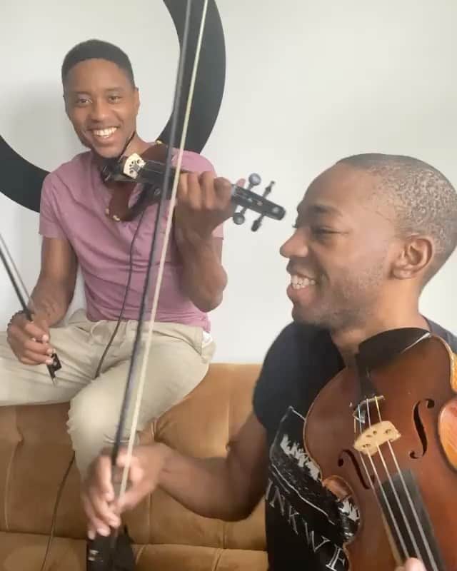 ファボラスのインスタグラム：「We can do everything! Just a little taste.. BREATHE 🎻 Salute @estan247 & @danieldmusic」