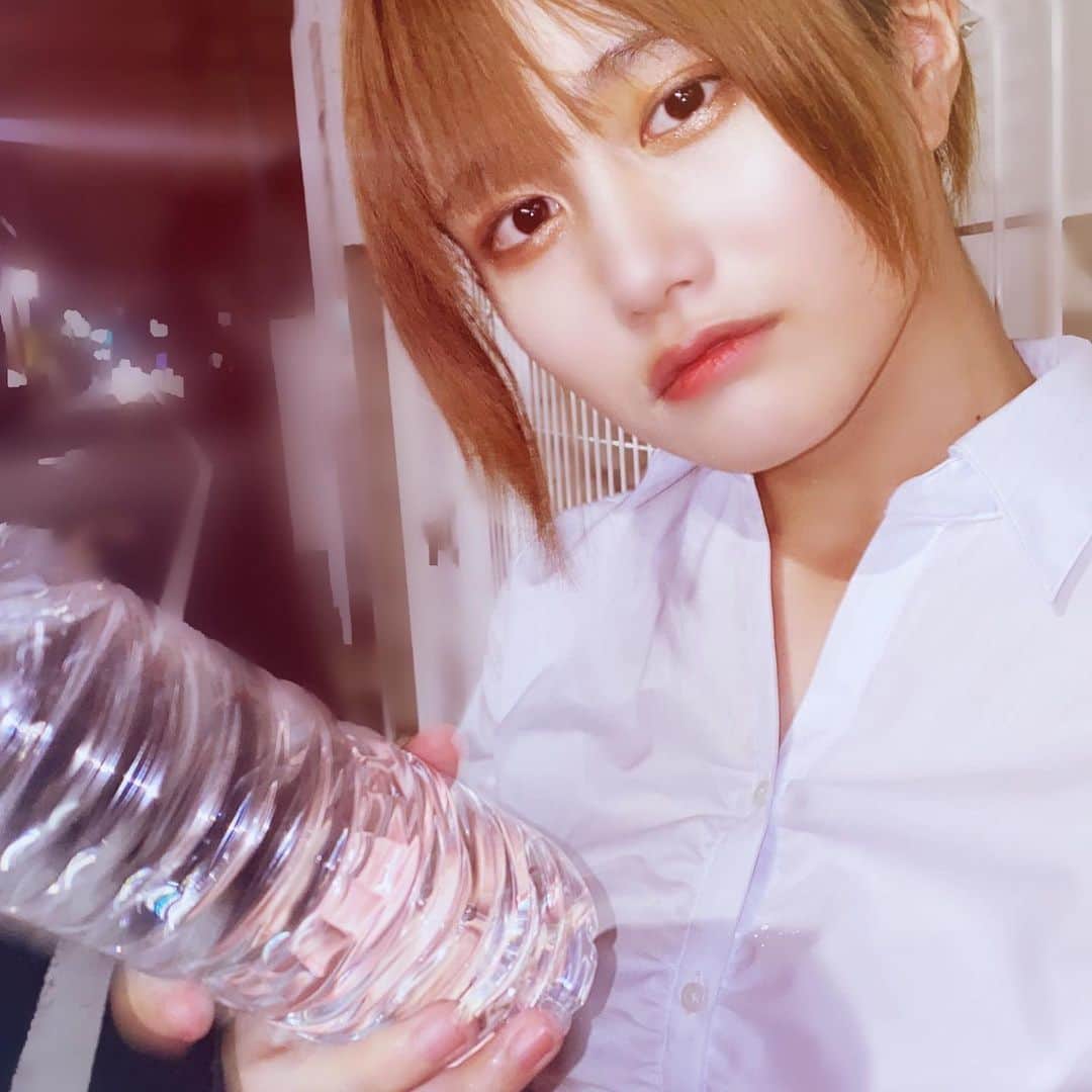 のインスタグラム：「よるもあついから ちゃんとお水のみな〜〜〜、 #水光肌 #ss #6」