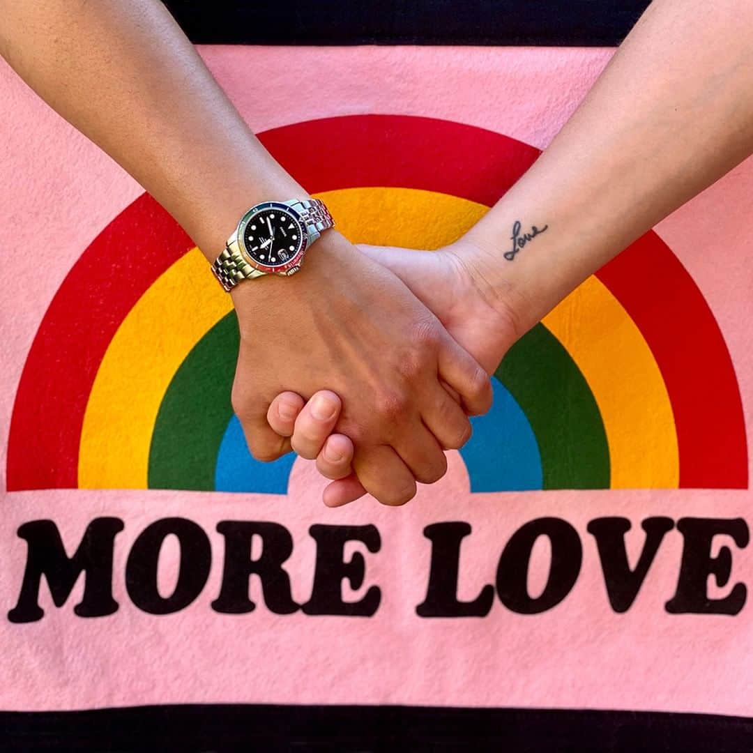 fossilさんのインスタグラム写真 - (fossilInstagram)「Spreading more love with our Limited-Edition Pride Watch 🏳️‍🌈. A portion of the proceeds will benefit LGBTQ+ youth organizations @hetrickmartin and @itgetsbetter as part of Fossil’s ongoing commitment to #MakeTimeForGood and support all members of the LGBTQ+ community. #LoveinColor #Pride2020 #LimitedEdition」6月15日 23時19分 - fossil