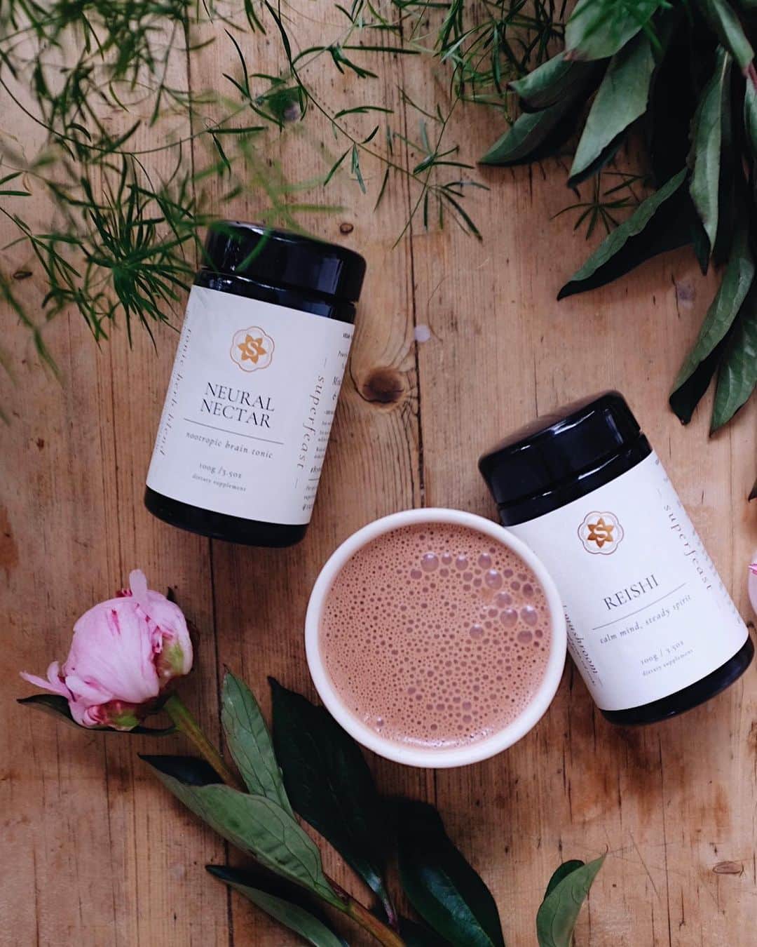 Amelia Zadroのインスタグラム：「My current fav recipes using mushroom magic from @superfeast 💫 Use my 10% community discount with code: ameliazadro  See the full post on my blog 😽 #notsponsoredjustlovethem」