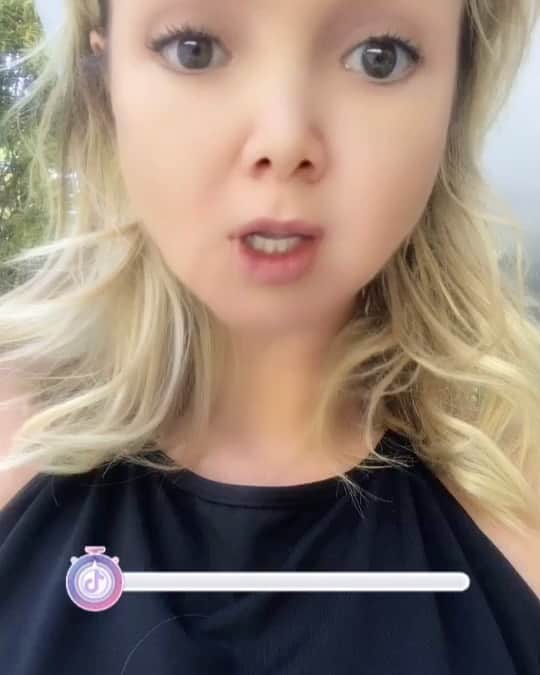 Eliana Michaelichin Bezerraのインスタグラム：「Qué café? 🙄🤣Vamos precisar pois o dia já começou a mil e vai até a madrugada! Bora trabalhar!! Vem aí MMQM (Minha Mulher que Manda)!! Ahhh to tbm no #tiktokbrasil passa lá pra dar umas risadas😊」
