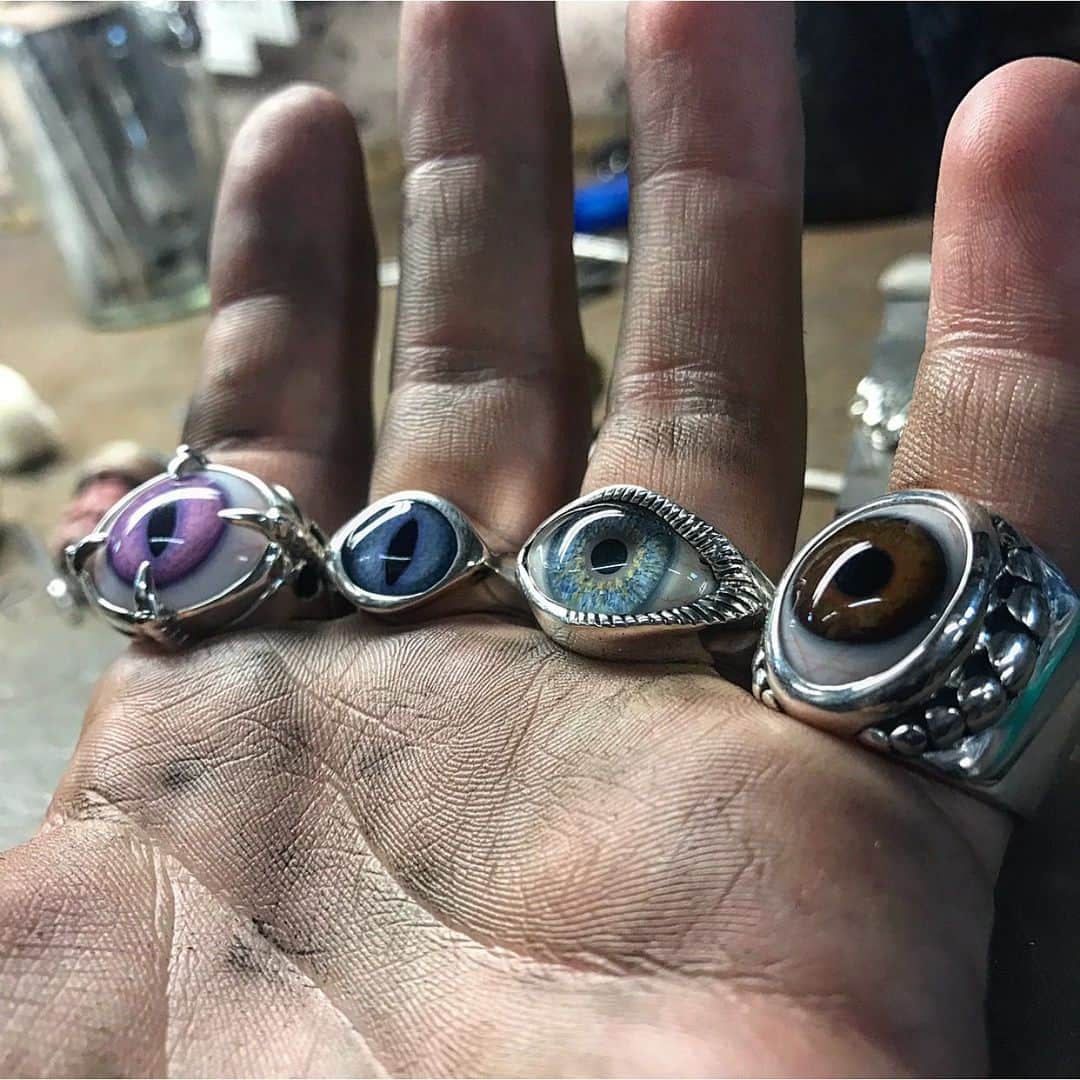 のインスタグラム：「15% off everything online is active throughout June! Get those eye rings now 😍 #eyed #rings #silver #resin #gothic #cateye #heavymetal #rocknroll #jewellery」