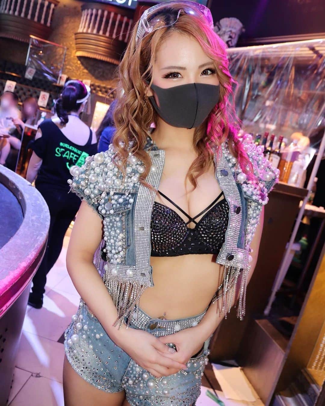 KARENのインスタグラム：「、 明日も出演です(❁´ω`❁) 、 1部19:00 2部21:00 3部23:00 からショータイムです(❁ᴗ͈ˬᴗ͈) 、 、 久々に皆に会えて嬉しい日々です(⸝⸝⸝´꒳`⸝⸝⸝) 、 、  #バーレスク東京 #バーレスク #バーレスク東京かれん #六本木 #ショーパブ #ショー #ダンス #burlesque #ショーガール #エンターテインメント  #burlesquetokyo #dance #roppongi #xoxo #girl #me #l4l #show #showgirl #dance #dancer #japan #japanesedancer #instagood #おうち時間　#stayhome #ダンス好きな人と繋がりたい」