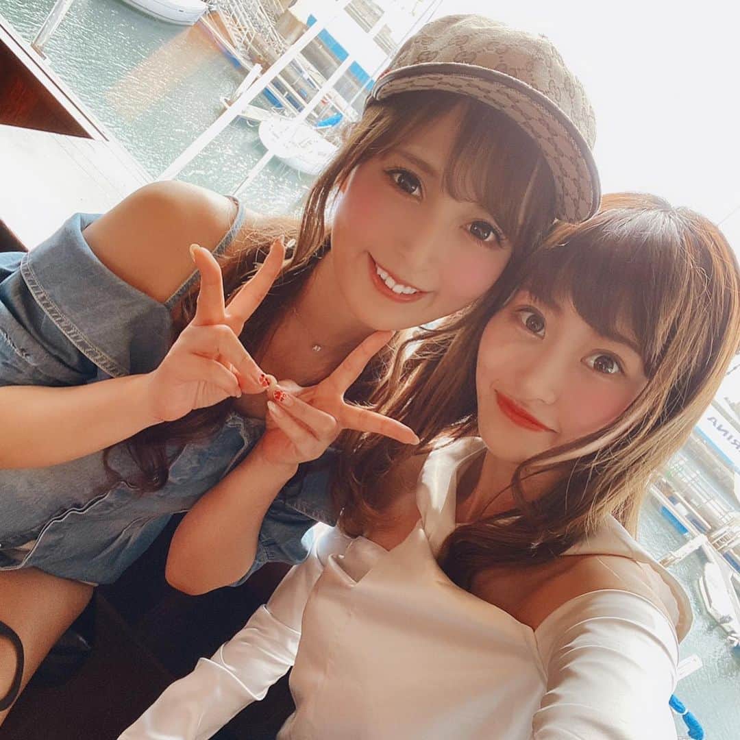 葵井えりかのインスタグラム：「久々にまったりリラックスたいむ💓 (最後の写真だけ3月の🎂) . あっきーとも仲良くなって2年くらい経つね( ᐢ˙꒳​˙ᐢ ) . 最近心にゆとりがないことも多かったから、気持ちを充電できた日でした🐱 #photo#instagood#follome #cafe #girls #seaside」