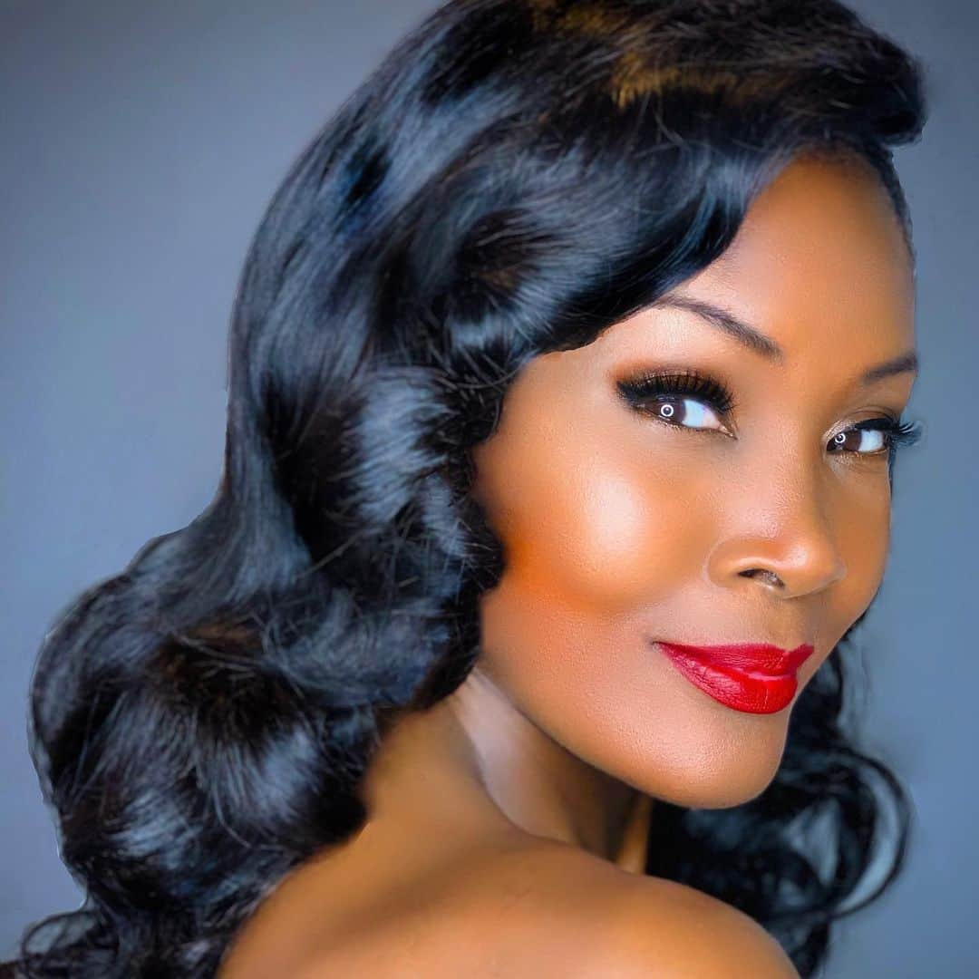 ディタ・フォン・ティースさんのインスタグラム写真 - (ディタ・フォン・ティースInstagram)「Spotlight on @the_angelique_noire, a modern #pinup, mother and activist who channels vintage style in this modern world. Her life as a pin-up is featured in my book #YourBeautyMark. Here is Angelique in her own words:  SEE ME By @The_Angelique_Noire  I am more than my color,  I am more than my kinky hair, I am more than the figure you see.  I have desires, I have dreams,  I have a soul ready to share the key.  I am simple, I am complex, I am hope for many.  Take time to discover, Take time to understand, Take time to see me.  As the great Maya Angelou has said,“We are only as blind as we want to be.” Oftentimes, hate closes the doors to discovery. Hate closes the doors to humanity. It is imperative to allow oneself to listen and learn in order to be open to changes that work for the betterment of every person. It’s a sad reality that there has been too much misunderstanding, ignorance, and fear used to close the channels by which change toward better conditions can occur. It’s never too late to be an advocate for anti-Racism.  #BlackLivesMatter #BlackLives #BLM #StilliRise #Poetry #Poems #SystemicOppression #DefundPolice #PoliceBrutality #HumanRights #JimCrow #BlackCodes #Protest #BlackPinup #Word #Racism #ChildrenFor #SpeakUp #SpeakOut #AntiRacism」6月16日 5時11分 - ditavonteese