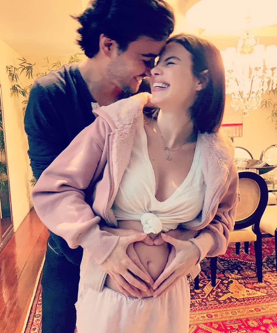ステファニー・ブリットのインスタグラム：「Nenhuma legenda conseguiria descrever o tanto de amor q tem aí nessa foto... 💙」