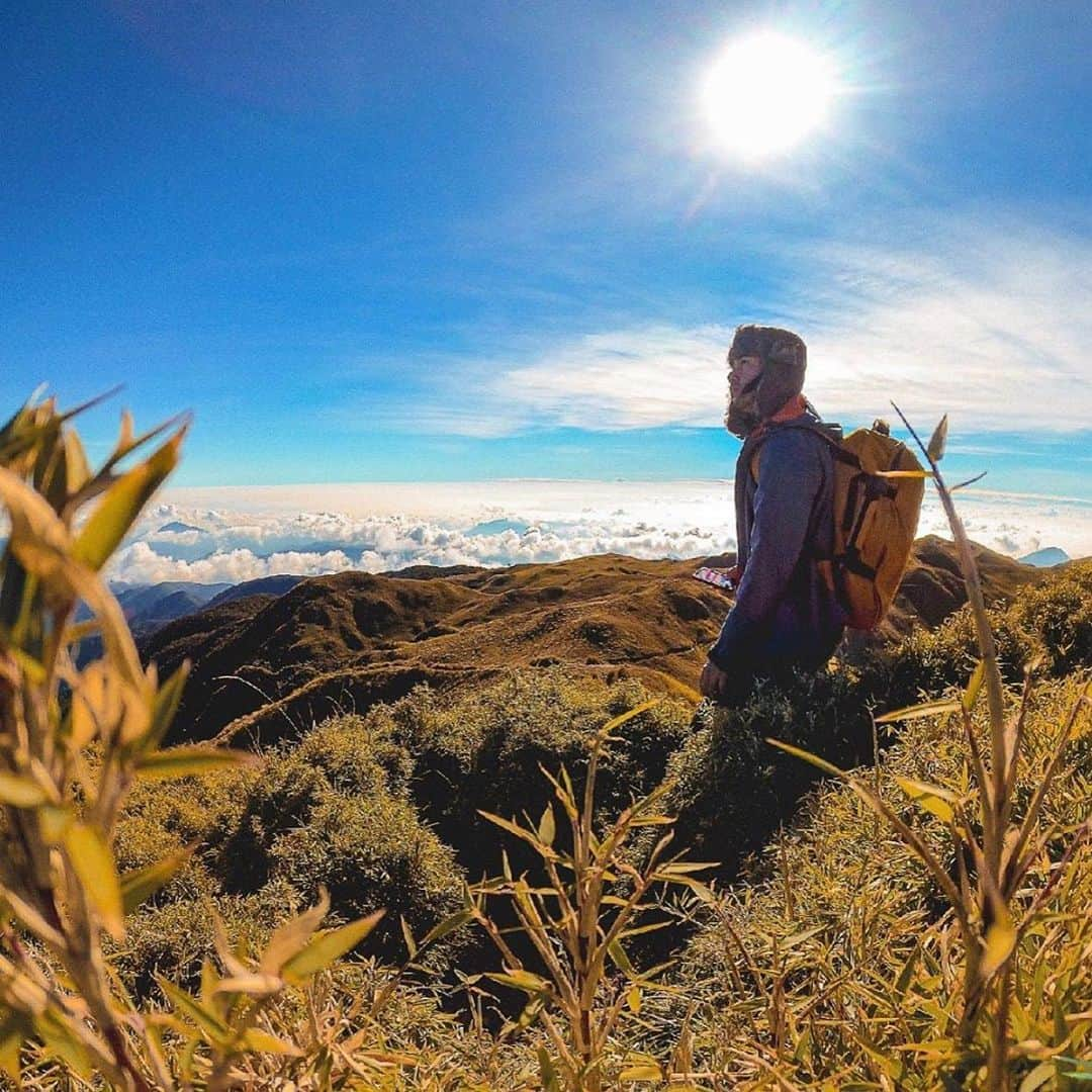 CABINZEROさんのインスタグラム写真 - (CABINZEROInstagram)「🔥🔥🔥 Such amazing photos 📸⛰🗺 🙏Very grateful for your great photos 📸📸📸 @thats_ej  #cabinzero #travelblogger #philippines #island #moutains #travelling #travellife #travellover #repost #thankyou #classic #backpack #orangechill #amazing #photoshoot #instagood #instaphoto #instagram #traveltheworld #photooftheday #photography #travellers #backpacker #staysafe」6月16日 0時06分 - cabinzero