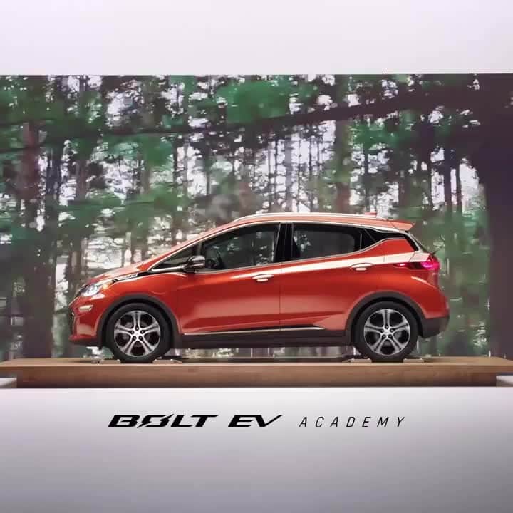 シボレーのインスタグラム：「The EV life really is the easy life. Check out our Story to discover the benefits of living electric. #Chevy #BoltEV」