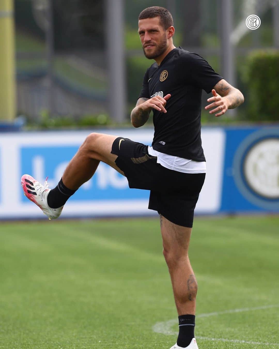 クリスティアーノ・ビラーギのインスタグラム：「Azzeriamo e ripartiamo. La stagione è ancora lunga⚫️🔵 #amala #inter @inter」