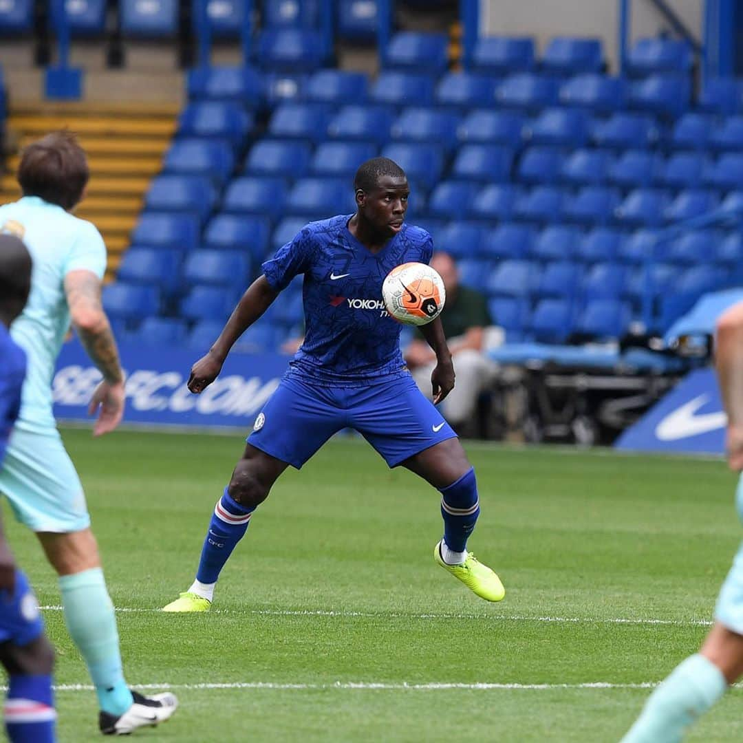 クル・ズマさんのインスタグラム写真 - (クル・ズマInstagram)「⚽️🙌🏿」6月16日 0時21分 - kurtzouma