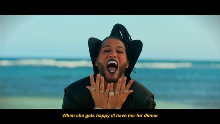 ウィル・アイ・アムのインスタグラム：「Would you rather go another month like the past 3 months or Sci-fi portal traveling to meet up with a vampire on the Beach partying with hot Dominicana’s...??? #NoMAÑANA」