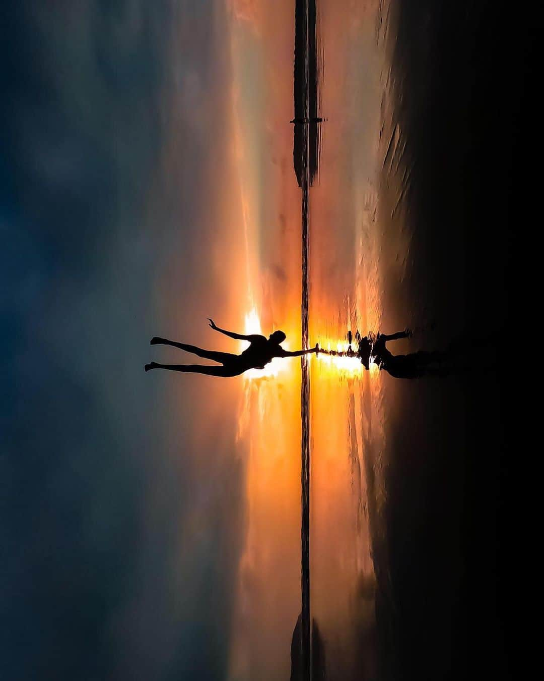 goproさんのインスタグラム写真 - (goproInstagram)「Photo of the Day: Hanging on a moment 🌅@street_o_grapher_ ⠀⠀⠀⠀⠀⠀⠀⠀⠀ @GoProIndia #GoProIndia #Sunset #Reflection #Handstand」6月16日 0時55分 - gopro