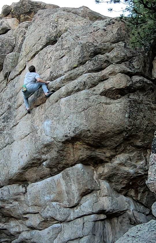ダニエル・ウッズのインスタグラム：「Found by @fausey... bigwall bouldering at its finest. Difficulty of climb comes down to 1 pretty savage move that is a bit morpho. could be easier if your taller and impossible if your short.」