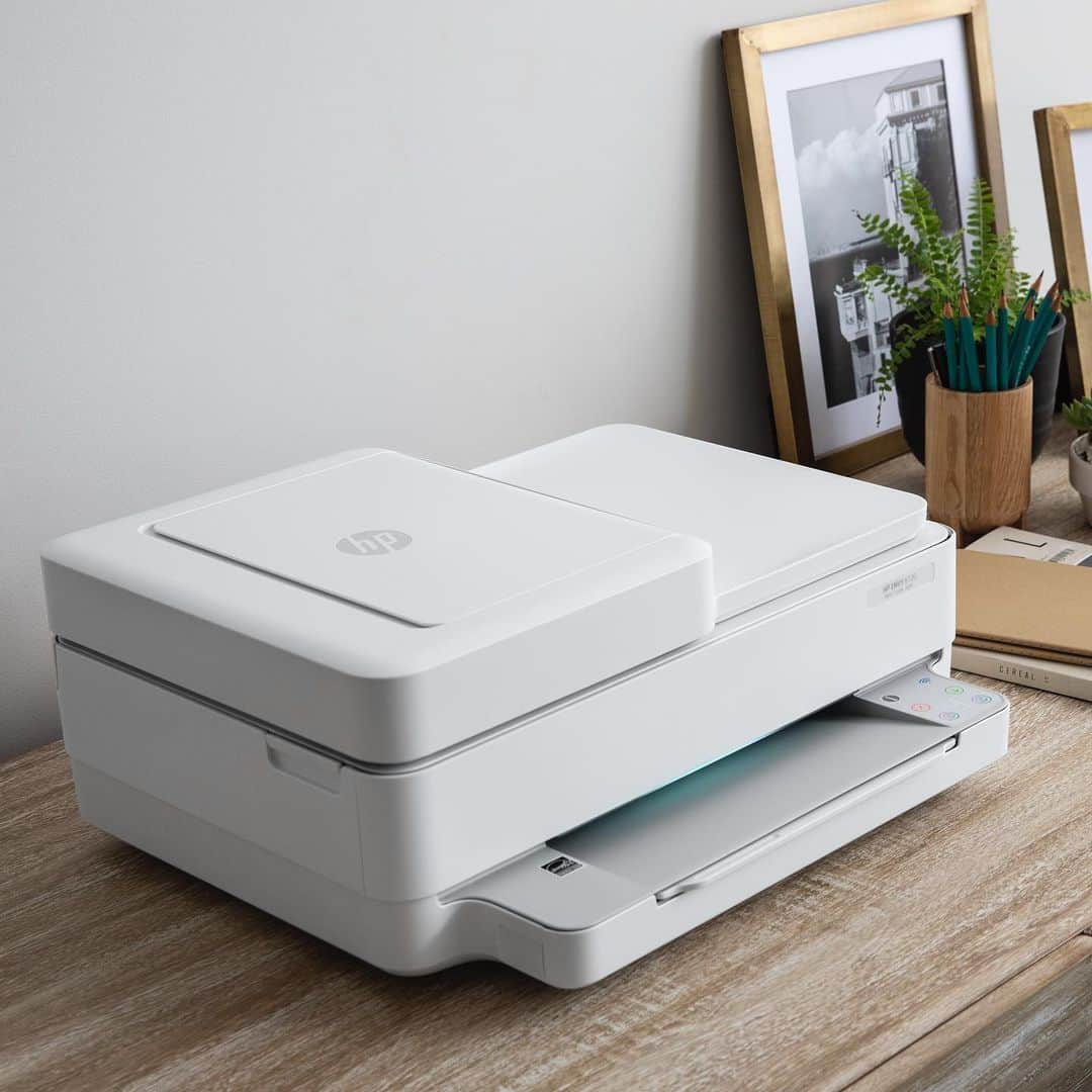 HP（ヒューレット・パッカード）のインスタグラム：「Introducing the all-new HP ENVY 6000 series. Thoughtfully designed to make printing effortless for the whole family. Click the link in bio to learn more.」