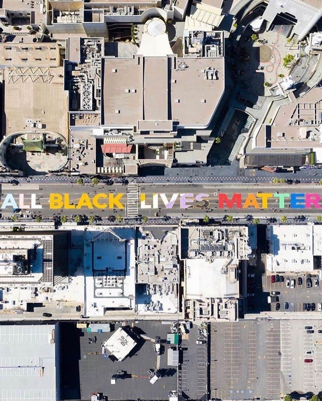 TAO（岡本多緒）さんのインスタグラム写真 - (TAO（岡本多緒）Instagram)「ALL BLACK LIVES MATTER﻿ ❤️🧡💛💚💙💜﻿🖤 ﻿ #allblacklivesmatter #pridemonth #equalityforall」6月16日 1時02分 - taookamoto