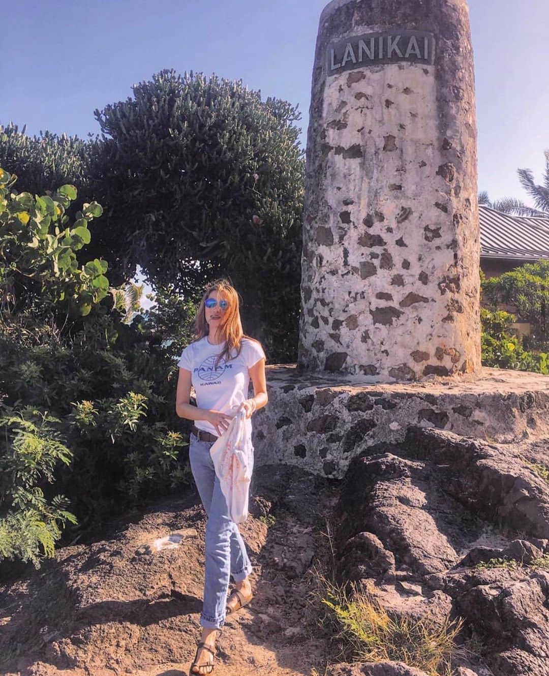 のインスタグラム：「We hope you get to catch some of Monday’s sun rays 🌞🧴🌴 // in other news, check our website for last chance clearance items! 🤙 📸: @kristivan_diver」