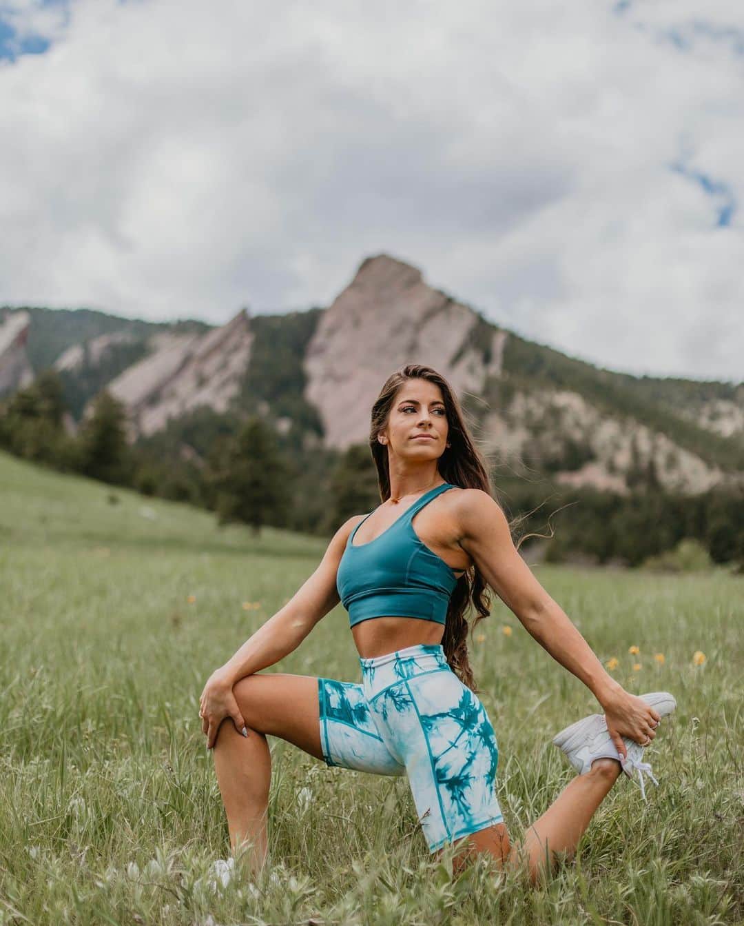 Paige Reillyさんのインスタグラム写真 - (Paige ReillyInstagram)「OASIS 🌵🌺 collection launches today! 12pm MDT - This launch has some of my favorite pieces ever from @balanceathletica & I’m so excited for you guys to get your hands on them!! ⁣⁣ If you choose to support me through this launch by shopping through my @balanceathletica link in my bio - ⁣ ⁣ 1. Thank you endlessly, your support is SO appreciated and helps me more than you know 🤍⁣ ⁣ 2. If you forward your confirmation email to me (info@paigereilly.com) from balance, you will receive a code to use on my site to get one of my guides for FREEEE! (I have back, delt, delt V2, leg, and glute guides) so you can choose whichever one you’d want! I will also be donating $2 for every person who uses my link today to the BLM movement 🙌🏻⁣⁣ ⁣⁣ Check out my Oasis collection highlight for all of the questions I’ve answered prior to launch about this collection & also my try-on haul on YouTube for any other questions!⁣⁣ ⁣⁣ Hope you guys are able to get everything you want!!! Love youuu 💕⁣⁣ ⁣⁣ #BalanceAthletica #LaunchDay #OasisCollection #IFBBPro」6月16日 1時11分 - paigereilly