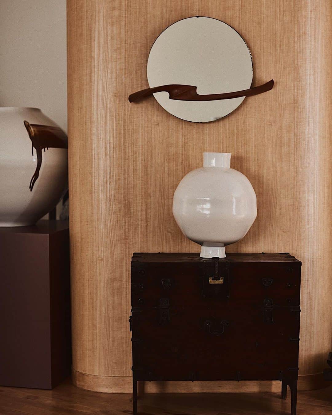 C E R E A Lのインスタグラム：「A moon jar is a serene and ethereal thing, like a rippling reflection of the moon itself in a lake. Young Sook Park is regarded as a modern master of this challenging form, and on meeting her, it soon becomes clear that creating a moon jar is far from a peaceful process.  Reflections of the Moon. From the archive, Cereal Volume 15, 2018.」