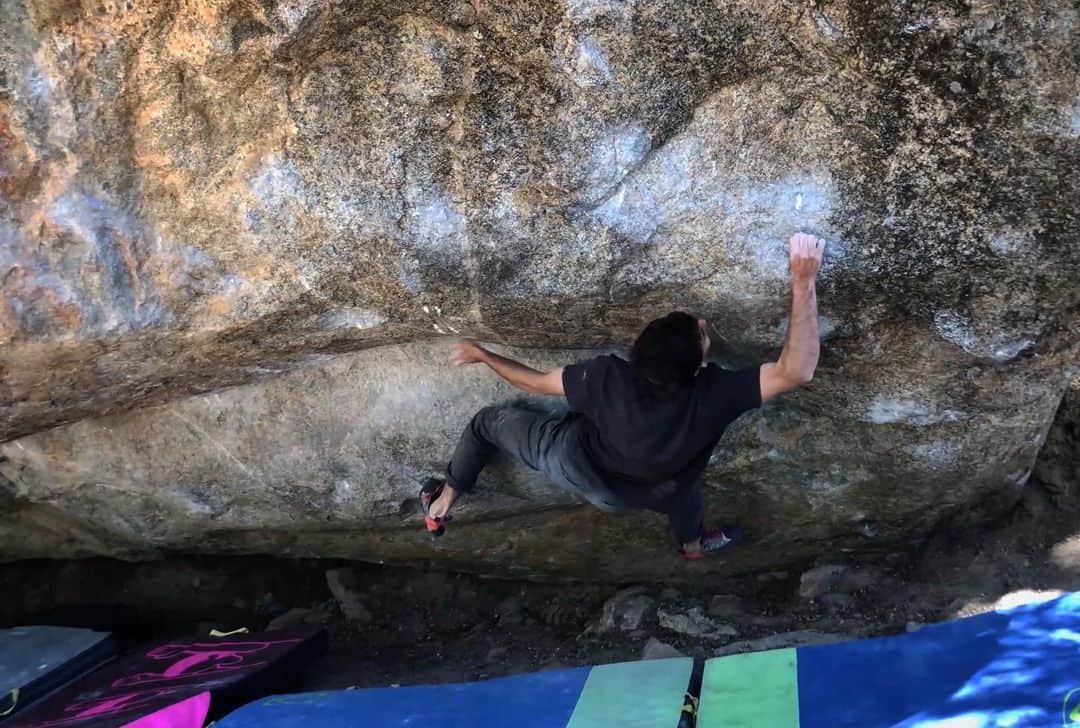 ポール・ロビンソンのインスタグラム：「Made the third ascent of Traffic, V15/8C the other day right before the hot weather came in! Amped to finish this up before the summer heat made it impossible. Fun moves with a variety of styles on this one. Link in bio to the send video on my YT Channel. #bouldering screen cap: @lizzy.ellison」