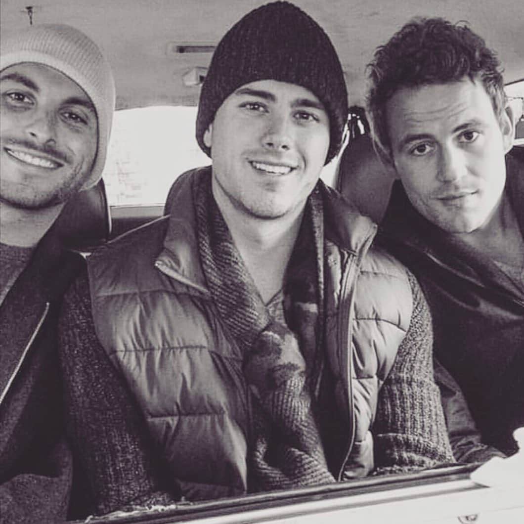 ニック・ビオールのインスタグラム：「Tonight Chris Harrison asks me about my regrets... i have many. Meeting these guys aren’t it.」