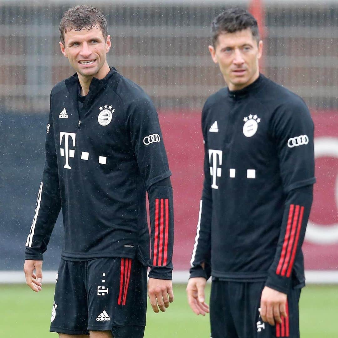 トーマス・ミュラーのインスタグラム：「Back on the pitch ⚽️ #SVWFCB #Müllendowski #PACKMAS #fcbayern #OneStepToGo #esmuellert」