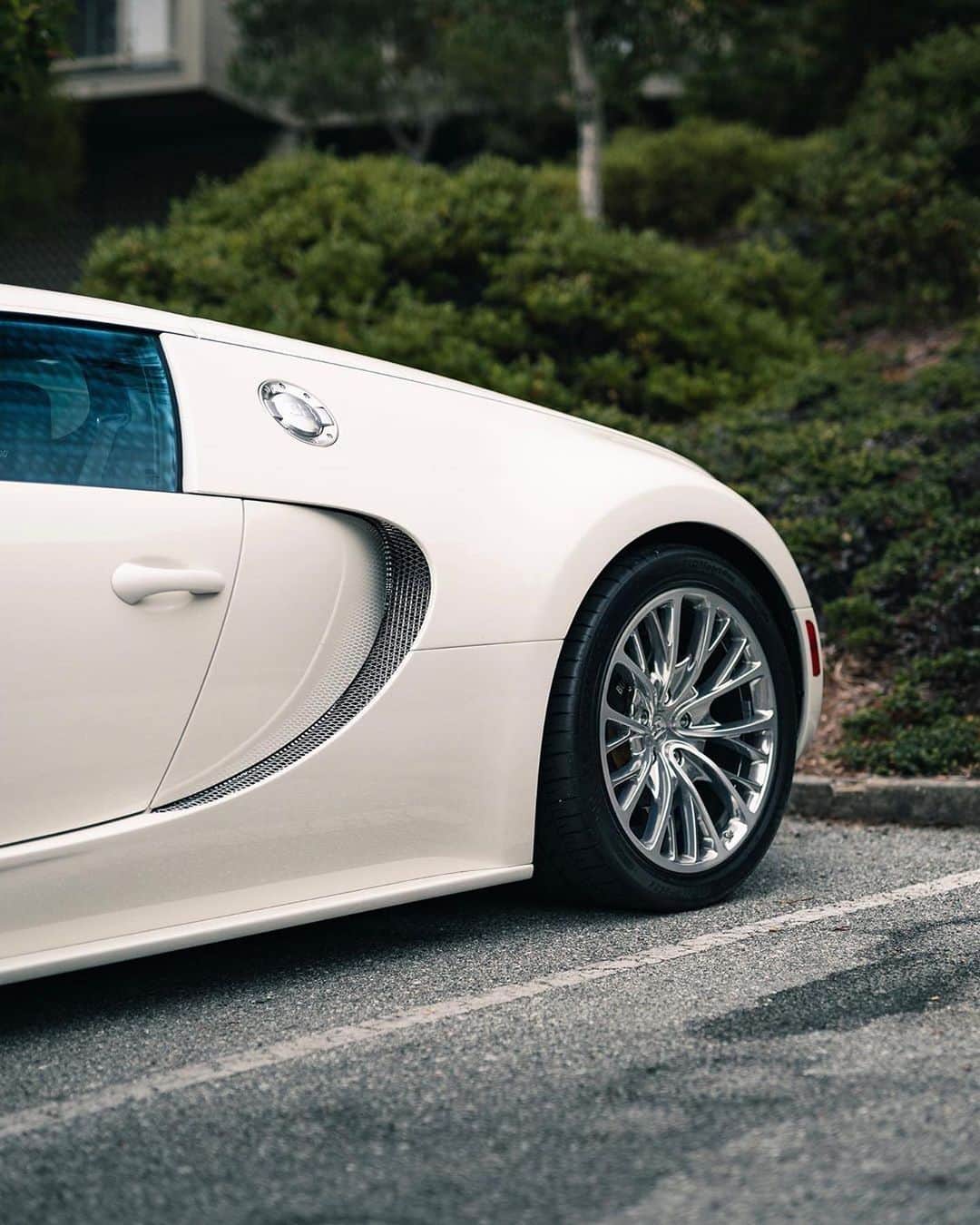 CarsWithoutLimitsさんのインスタグラム写真 - (CarsWithoutLimitsInstagram)「The #Bugatti #Veyron #SuperSport Photos @rmg.autos  #carswithoutlimits」6月16日 1時54分 - carswithoutlimits