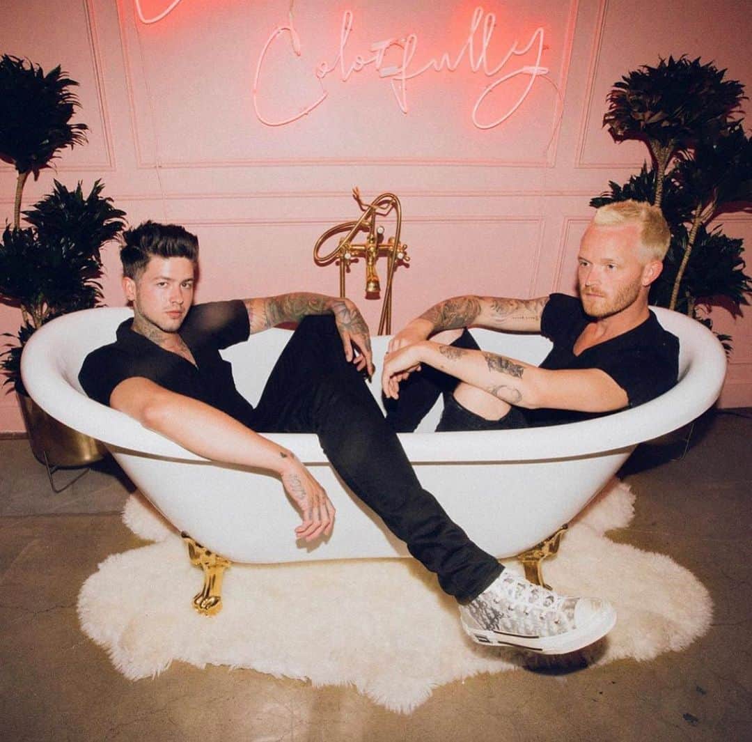 T・ミルズのインスタグラム：「“CALIFORNIA” drops in less than 2 weeks! who’s ready for @girlfriends」