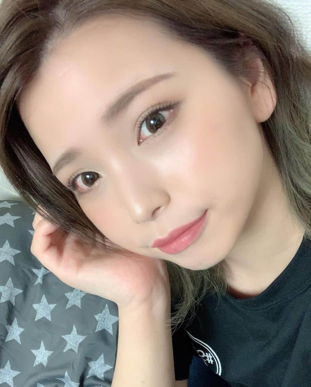 水琴雫のインスタグラム：「. . 髪の毛はアッシュにしても色落ちしたら金になってしまう🙉💭 色落ちも楽しみの一つでもあるけど、 やっぱり暗めの色が私は好みみたい🐰🧡 .  #北海道#札幌#すすきの#バルセロナグループ#フィリア#ニュークラブ#ホステス#キャバ嬢#キャバクラ#f4f#繁華街#夜遊び#新宿#歌舞伎町#名古屋#錦#大阪#北新地#ミナミ#中洲#可愛い#かわいい女の子#Instagram#いいね返し#ヘアメ #STRONGHEARTS#OWE」