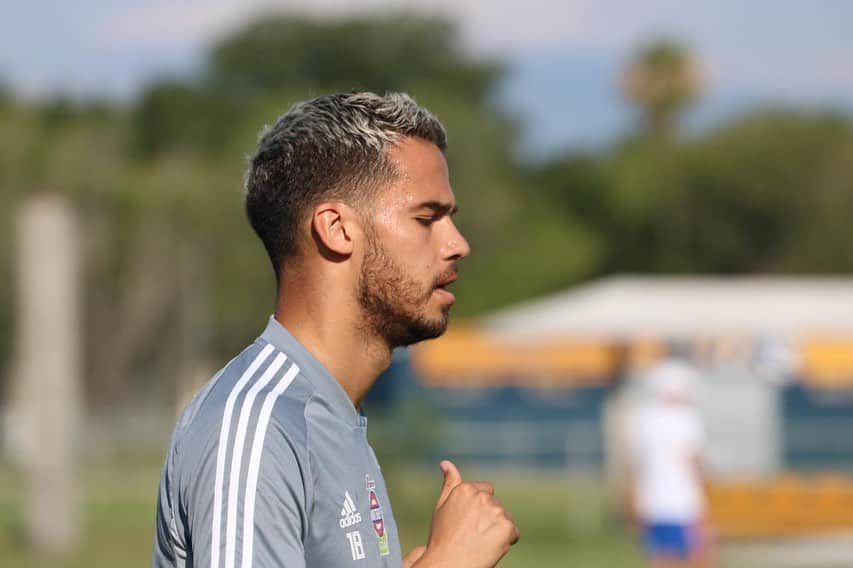 ディエゴ・レジェスさんのインスタグラム写真 - (ディエゴ・レジェスInstagram)「Muy contento de regresar a entrenar en la cancha! 🐯💪🏽⚽️」6月16日 2時52分 - diegoreyes