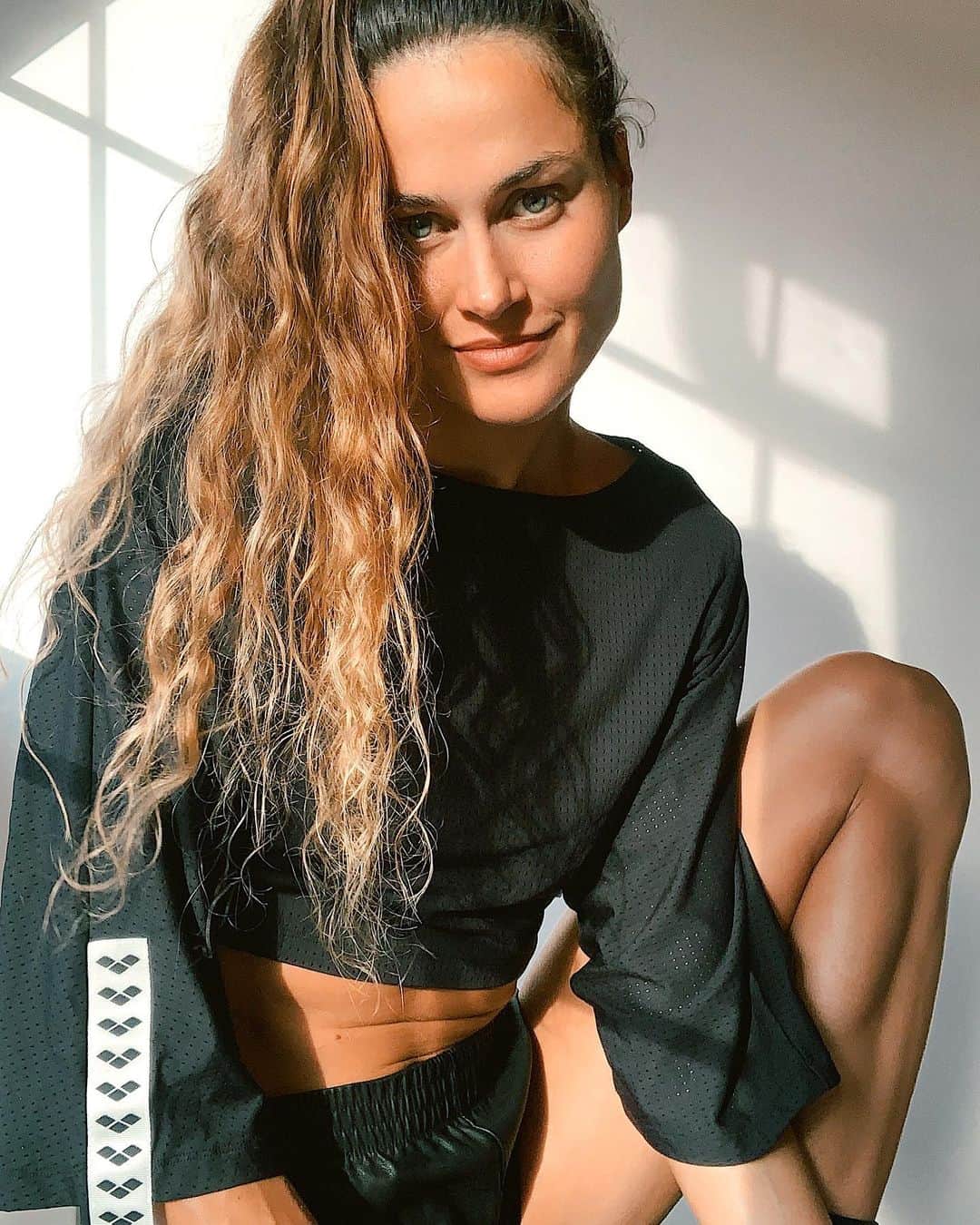 ズザンナ・ヤカボスのインスタグラム：「úgy szeretem ezeket az esti fényeket 🌟」