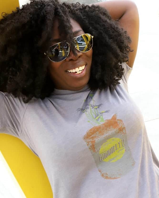 ブルックリンインダストリーズのインスタグラム：「Swipe to see Abena and Fiona in the BK Daisy Can Graphic T-shirt. Re stocked for Youth and Women in two colors. Tap to shop and use code SUMMER15 to save 15% at checkout. #brooklynindustries #liveworkcreate #womensgraphictees #kidsgraphictees」
