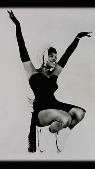 キーラ・コルピのインスタグラム：「I came across this old video celebrating Mabel Fairbanks and other great American skating legends (including Debi Thomas, @tai_babilonia, @kristiyamaguchi) who transformed our sport in many impactful ways.  I have to admit I didn’t know much about Mabel Fairbanks(1915-2001) before these past few days when I started to research her. I’ve grown to be a huge admirer of her - the way she skated, coached and was just a wonderful human being. There’s also a really beautiful and moving blog post written about Mabel, which I encourage you to read. The link is in my bio.」