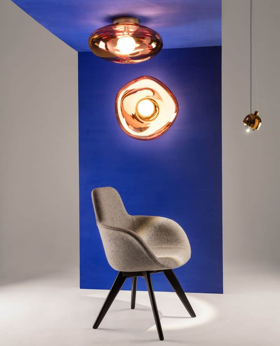 のインスタグラム：「Tom Dixon's MELT surface lights and SPOT pendant in in copper and a SCOOP chair.⁠ ⁠ ⁠」