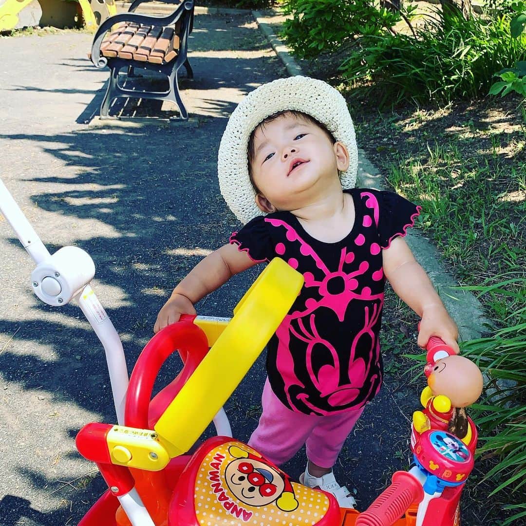 アクア新渡戸さんのインスタグラム写真 - (アクア新渡戸Instagram)「あちぃー💦 この暑さで外で遊ぶのキツいっす 1時間くらいで限界😰  すまぬ娘よ😭 #暑さに弱い」6月16日 14時23分 - amiaquanitobe