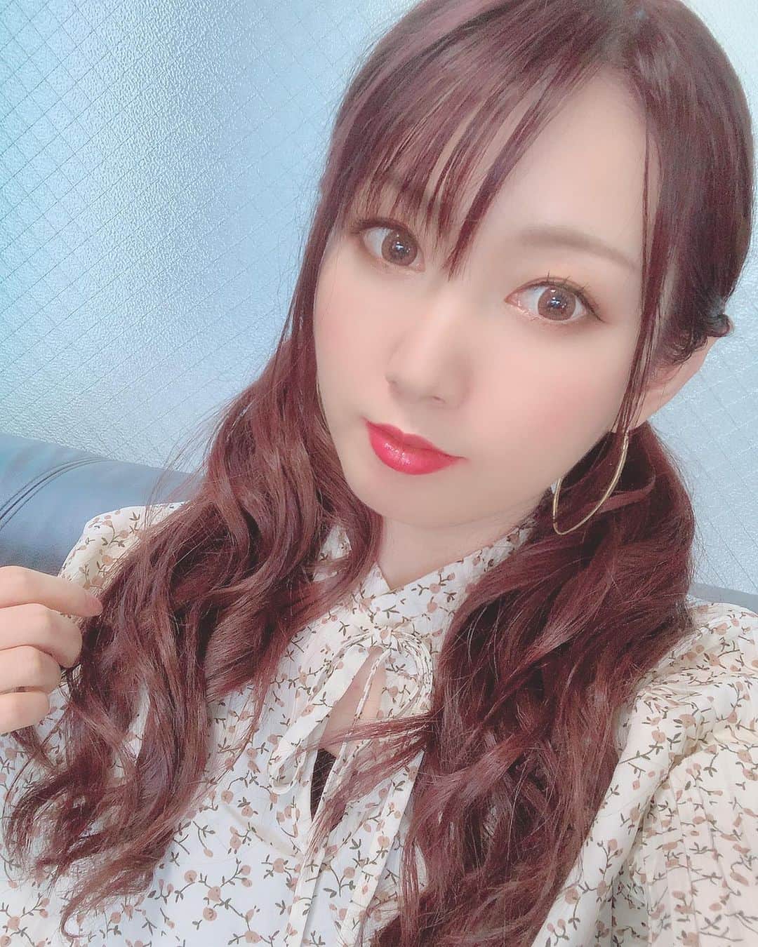 杉本夏陽のインスタグラム：「髪色変えました💇🏻‍♀️ 巻き方汚い😂 . . . . .  #model #撮影会 #写真 #RQ #lacequeen #被写体 #ファインダー越しの私の世界 #写真好きな人と繋がりたい #ポートレート #japan #china #followme」