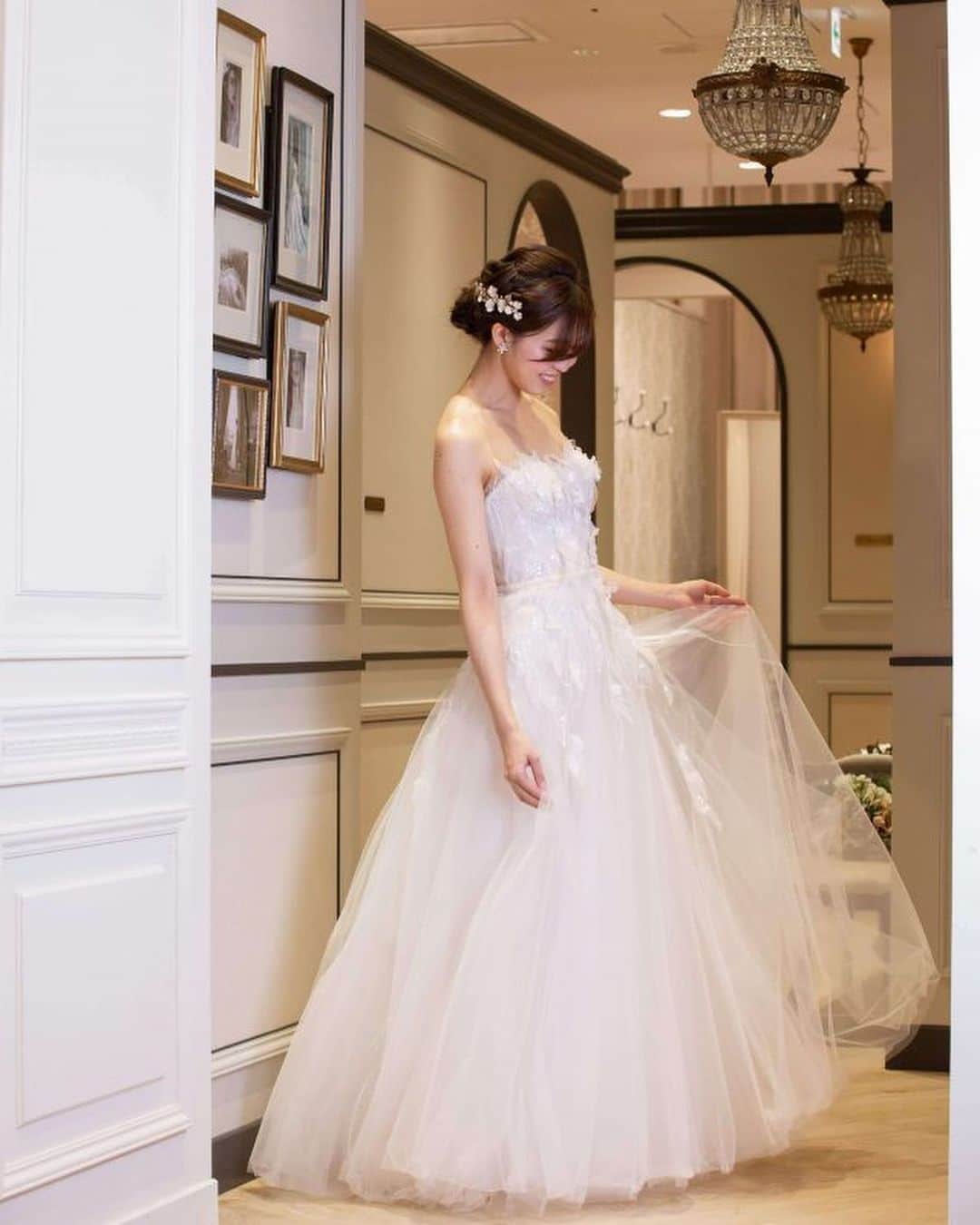 Dresses (ドレッシーズ)さんのインスタグラム写真 - (Dresses (ドレッシーズ)Instagram)「ドレスショップ @authentique_wedding (オーセンティック)の一押しブランド @mirazwillinger (ミラズウィリンガー)特集。﻿ . グリッターやフラワーモチーフなど圧倒的な存在感を放つ、ドレスブランドです。 その他のミラズウィリンガーのドレスは #mirazwillinger_dresses  よりご覧いただけます。 ＿＿＿＿＿＿＿＿＿＿＿＿ . . ドレスのお問い合わせは@dresses_weddingdress までDM💌﻿ お気軽にお問い合わせください♡﻿ . . ﻿ #ウェディングドレス﻿ #MiraZwillinger#ミラズウィリンガー﻿ #authentique#オーセンティック﻿ #プレ花嫁﻿ #ドレッシーズ﻿ #ドレッシーズ花嫁﻿ #マーメイドドレス ﻿ #スレンダードレス﻿ #フォトウェディング﻿ #ロケーションフォトウェディング﻿ #ロケーションフォト﻿ #大人花嫁﻿ #30代花嫁 ﻿ #ナチュラルウェディング」6月16日 14時01分 - dresses_weddings
