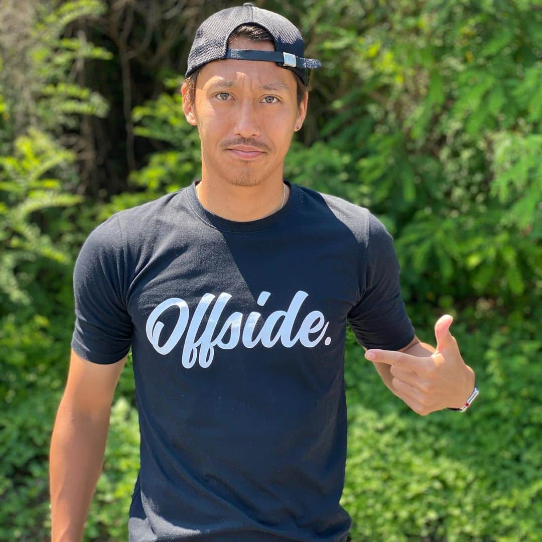 清武功暉のインスタグラム：「デザインも着心地も👍  #offside #offsidejapan #streetwear #sports #football #lovefootball #ストリートウェア #ルールに囚われない #一歩先へ #オフサイド #オフサイドジャパン #PR  @offside_japan #清武功暉  #徳島ヴォルティス」