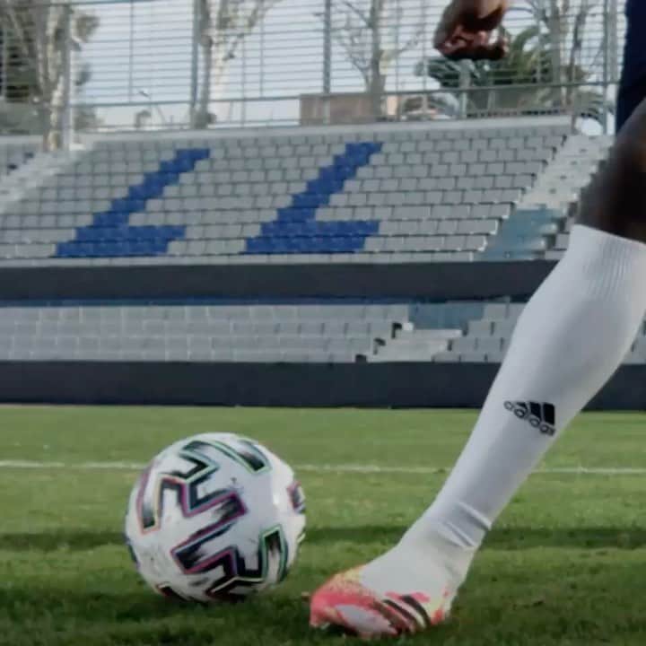 フアン・マタのインスタグラム：「Yes. Ok. I’ll stick to football... 🙄🥊 Let’s go again! 💪⚽️❤️ @adidasfootball #ReadyForSport #createdwithadidas」