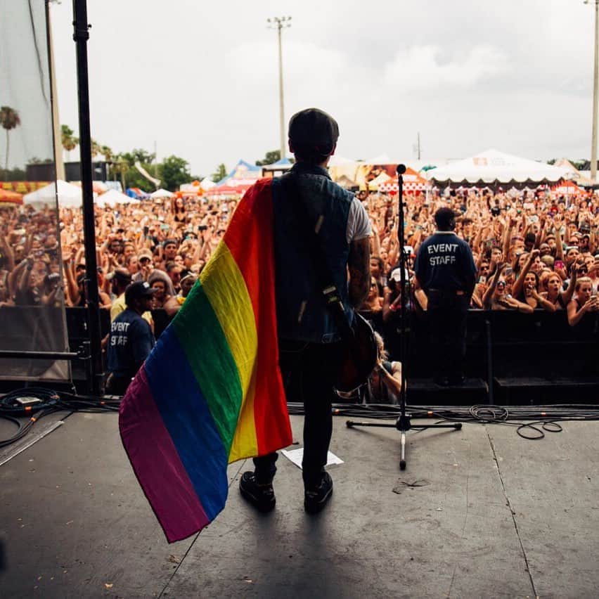 ニック・マーティンさんのインスタグラム写真 - (ニック・マーティンInstagram)「This photo was taken in Orlando on @vanswarpedtour in 2016 a few weeks after the Pulse nightclub shooting. I remember someone leaving me a comment saying “You’re going to get your ass shot up holding that flag in Orlando”. Wasn’t scared then, not scared now. I will always very proudly wear, wave, & support this flag. I’ll forever stand & fight alongside the LGBTQIAP+ community & I was also ecstatic to hear of the SCOTUS ruling today in favor of protecting gay & transgender workers from discrimination. MUCH LOVE ❤️🏳️‍🌈 #pride #pridemonth」6月16日 5時24分 - nodirectioncasa