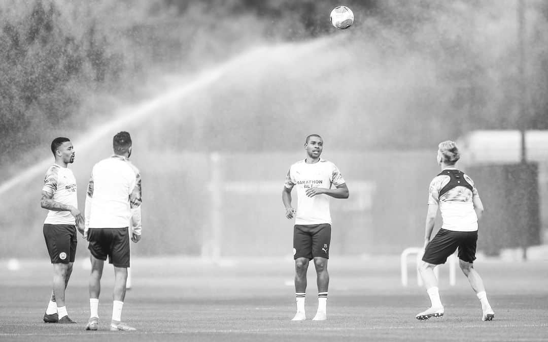 フェルナンジーニョのインスタグラム：「⚽️🆙 #blacklivesmatter」
