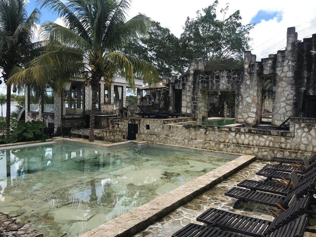 トームさんのインスタグラム写真 - (トームInstagram)「Natural limestone pools in the middle of the jungle adjacent to ancient Mayan ruins; hammocks, local food, @coquicoquiofficial coffee, teas, honeys, chocolates and the entire place to ourselves! Apparently there is crocodiles in the lagoon #Coba #QuintaRoo #Yucatan #Mexico」6月16日 5時34分 - tomenyc