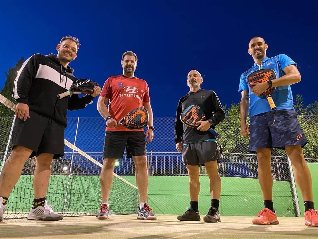 ジョルディ・コディーナのインスタグラム：「Padel... @joseluisluna1261 @mickydrummer1992 @joamra」