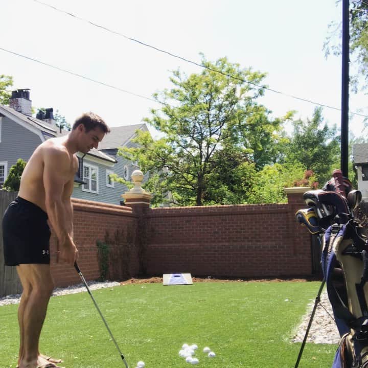 サミュエル・ミクラクのインスタグラム：「Feels good to be practicing again! Wait... this isn’t gymnastics 😂 Feat. Marshall 🥰」