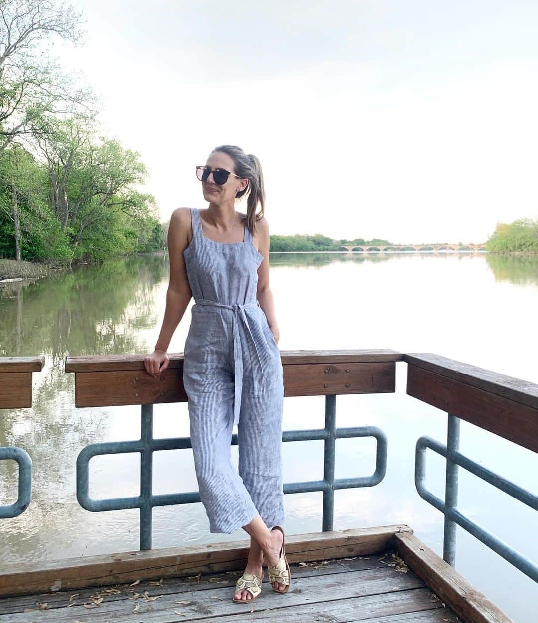 Anna Jane Wisniewskiのインスタグラム：「Getting outside with nature really does wonders for your psyche and perspective. Just a nudge to get out there, even if it’s just a walk with headphones in, and soak it up. I’m currently listening to The Water Dancer by @tanehisipcoates and it’s incredible (the narrator is amazing). I also listened to today’s @nytdaily and sort of regret doing that... but it’s all good because I was outside! 😬⁣ ⁣ http://liketk.it/2Py6w #liketkit @liketoknow.it #LTKunder100 #everlanepartner」