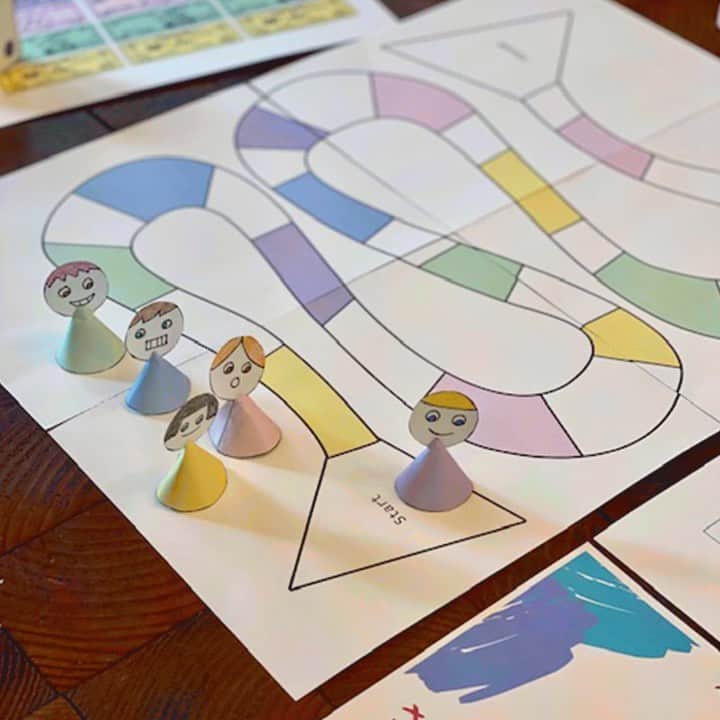 HP（ヒューレット・パッカード）のインスタグラム：「Board games, paper x-rays, science experiments and more! 🎲🦴🧪 Explore tons of new activities to print from home this summer at hp.com/printandlearn and comment below which one you are most excited to print out with your family! Then show us your projects by tagging us and using the hashtag #PrintPlayandLearn Activities above by: @thedadlab, @cara_florance, & @figmentcreative」